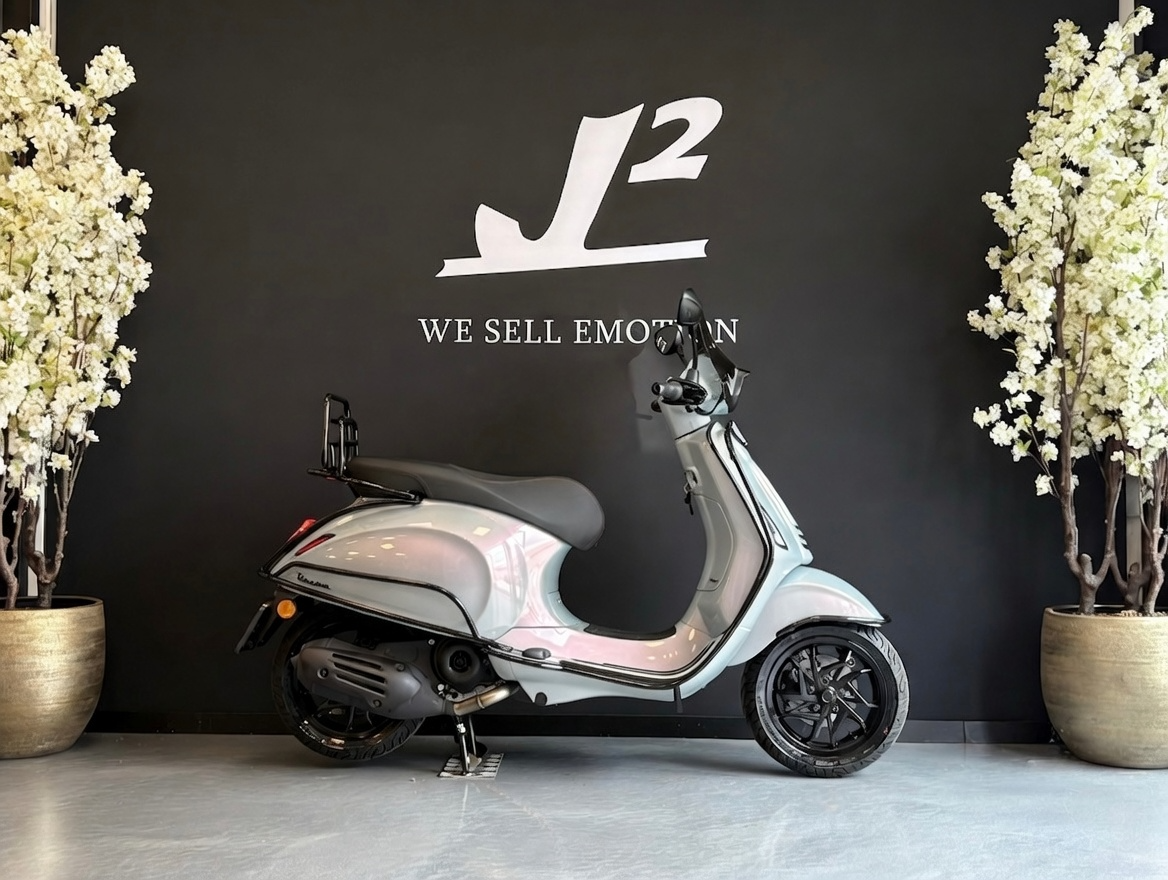 Vespa Sprint | Mercedes Iridium Silver