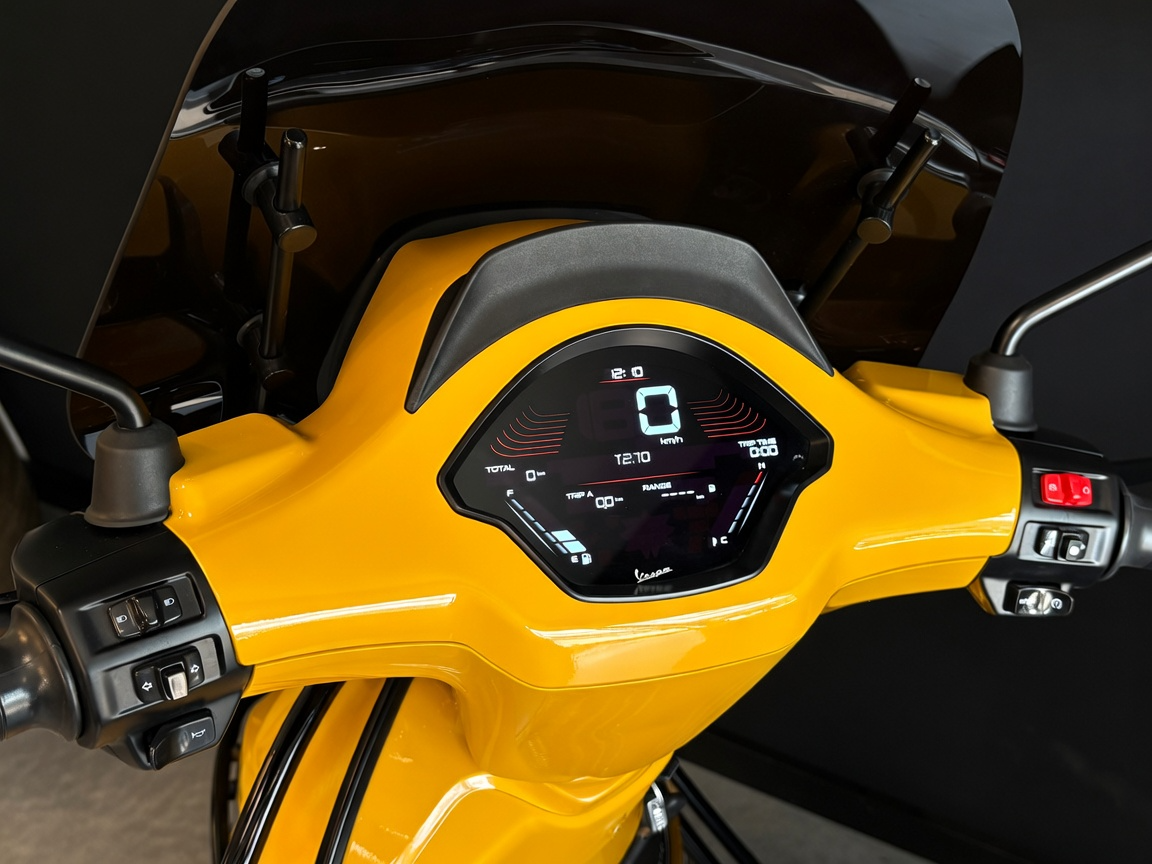 Vespa Sprint | Lamborghini Giallo Auge