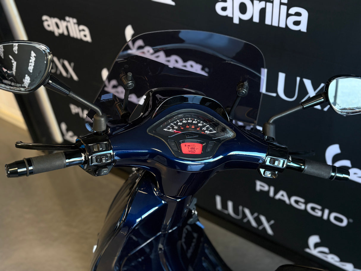 Vespa Sprint | Dark Midnight Blu | 1 eig