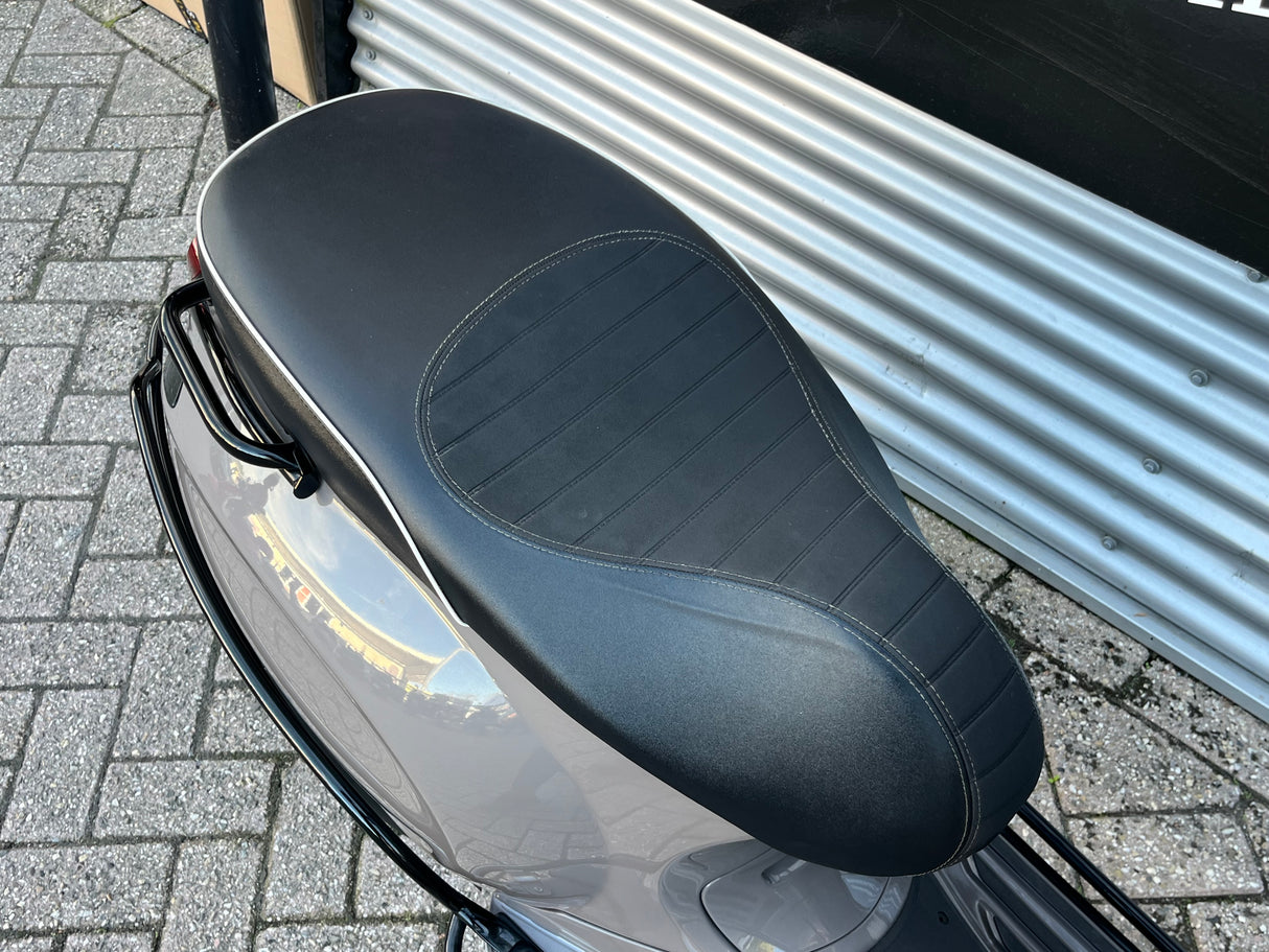 Vespa Primavera Misty Brown Snor/Brom 2017 11844 km 1 eig