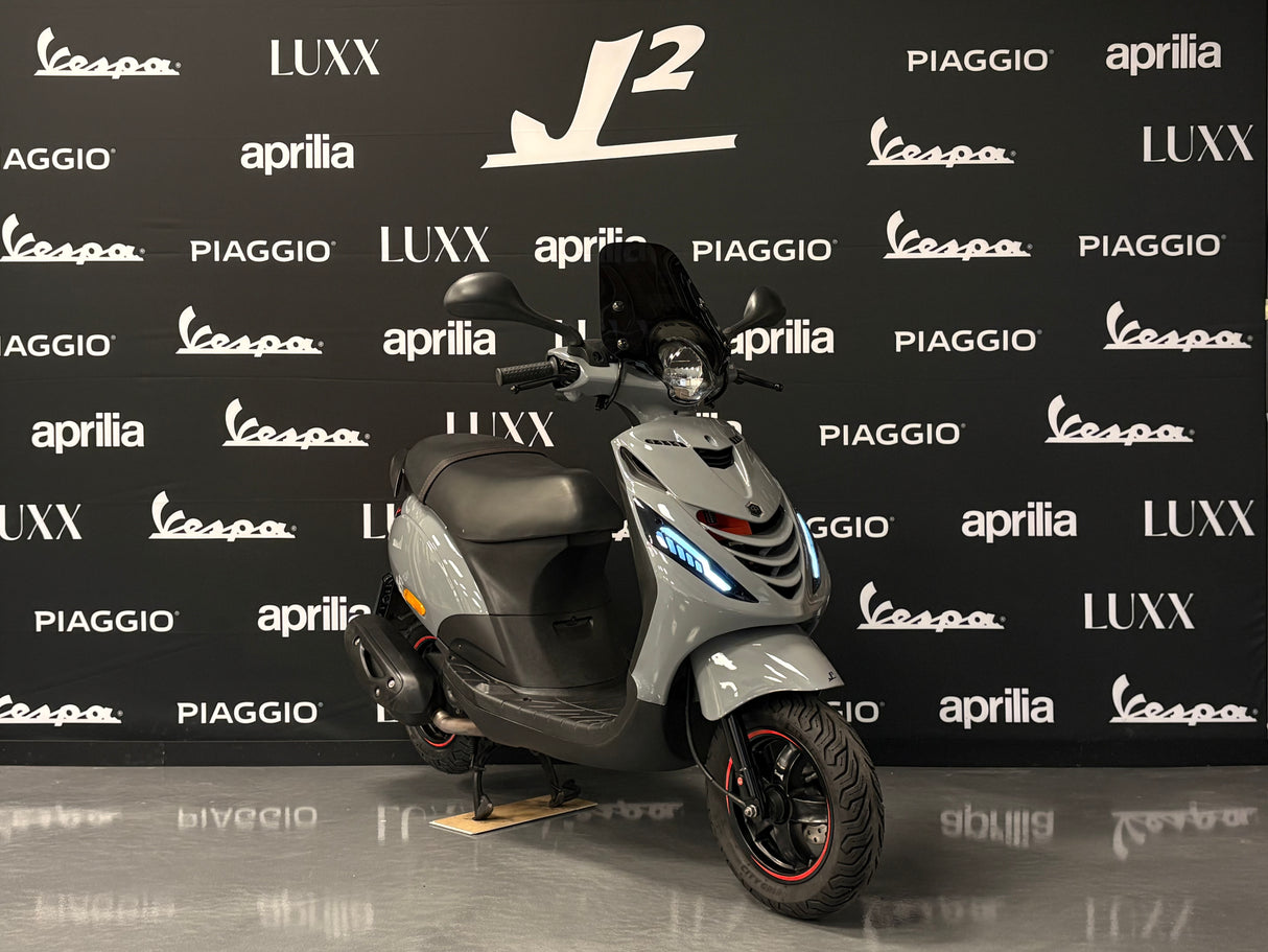 Piaggio Zip | Nardo Grey | 1 eig