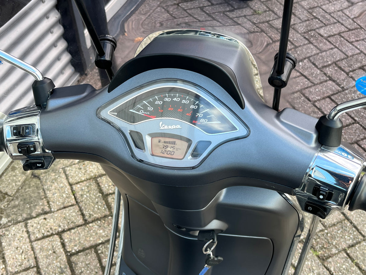 Vespa Sprint Mat Grijs Brom 2022 7915 km