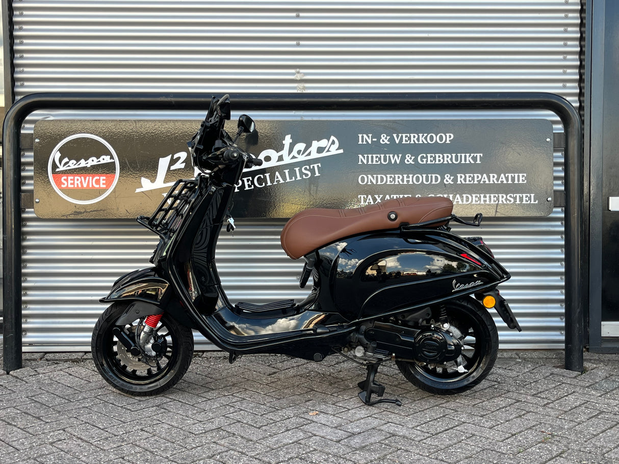 Vespa Sprint Glans Zwart Brom 2024 8228 km Full Option