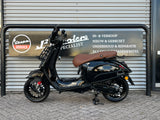 Vespa Sprint Glans Zwart Brom 2024 8228 km Full Option