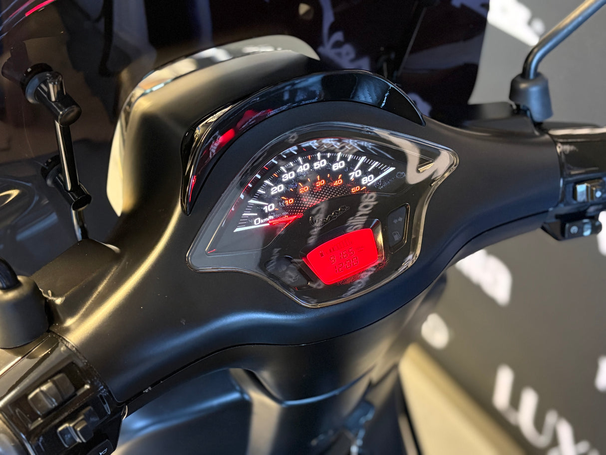 Vespa Sprint | Mat Zwart