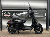 Vespa Sprint Black on Black Brom 2022 4499 km 1 eig