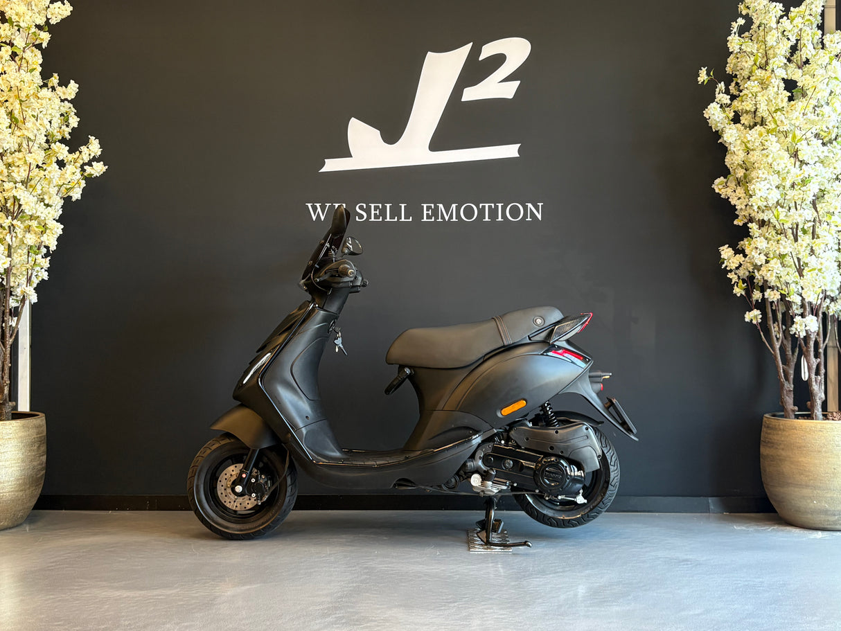 Piaggio Zip | Mat Zwart