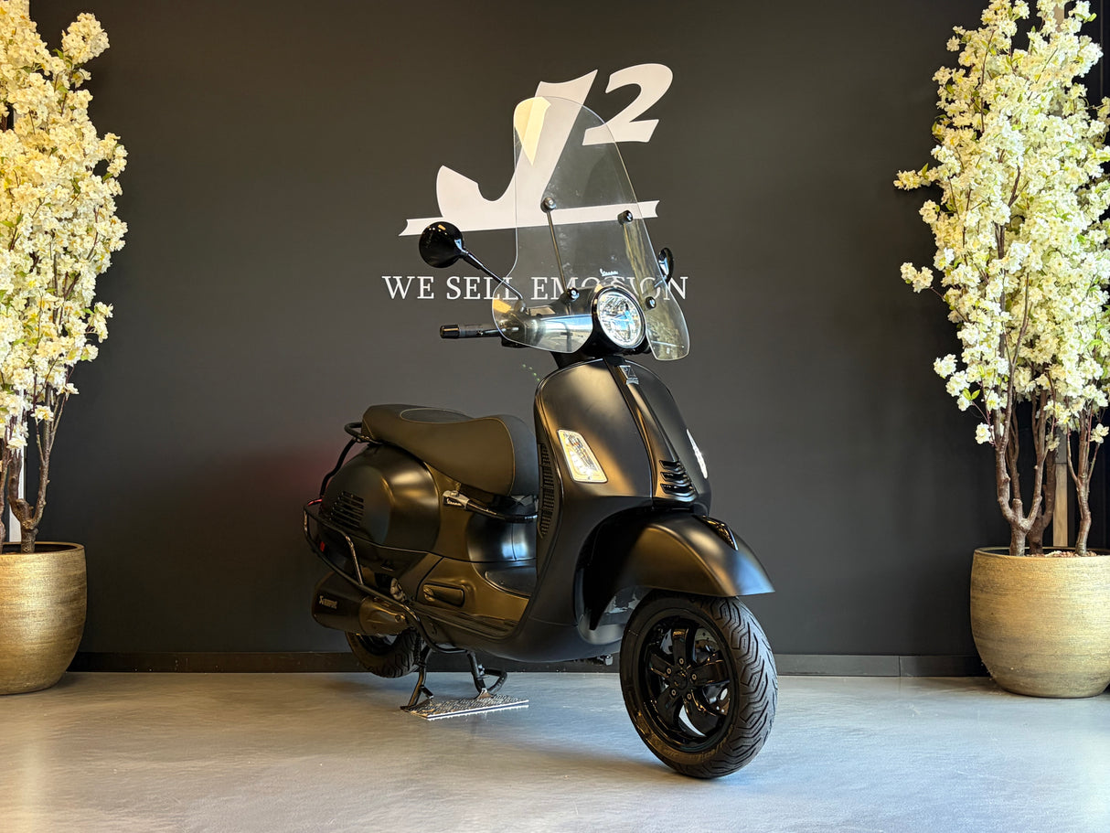 Vespa GTS 300 Super Tech | Mat Zwart