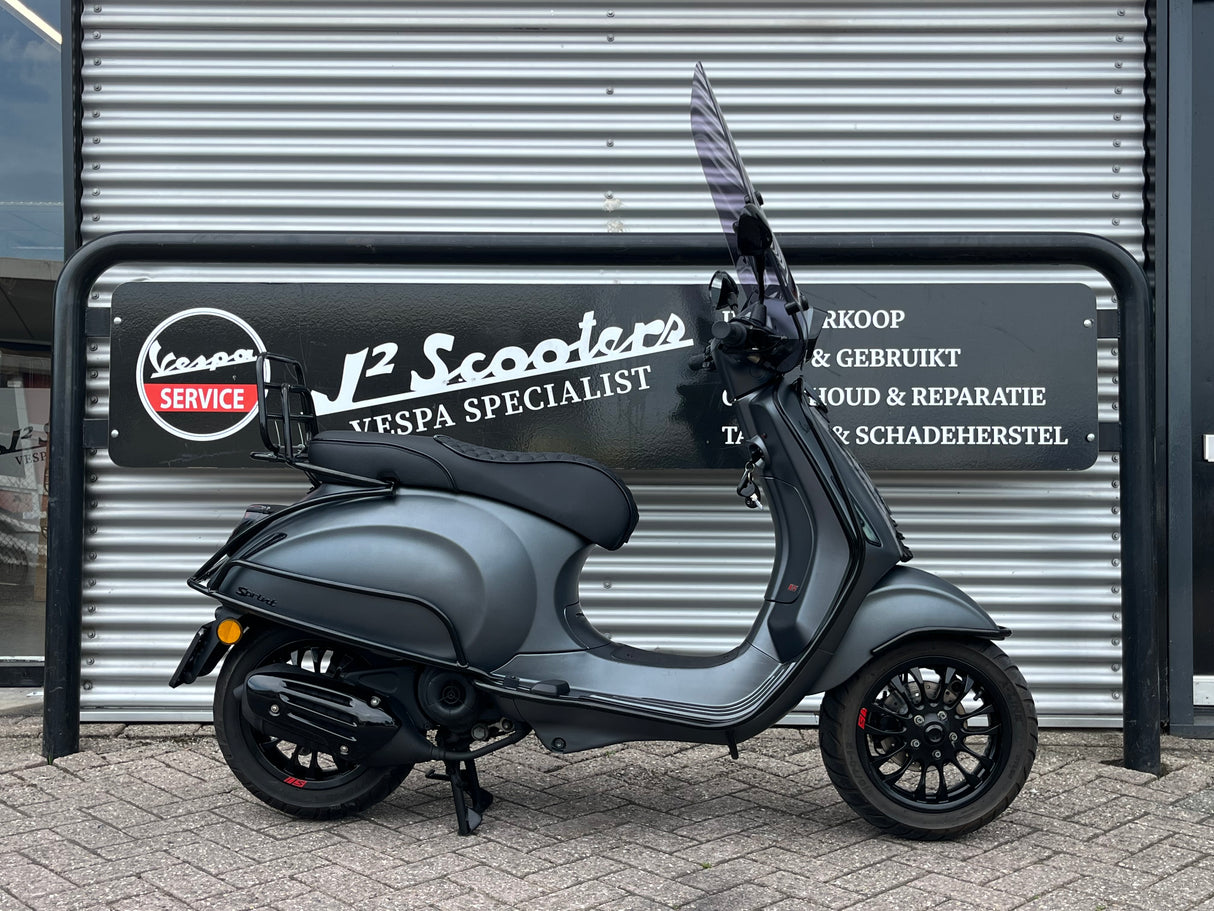 Vespa Sprint Mat Grijs Snor(scooter) 2018 11179 km 1 eig