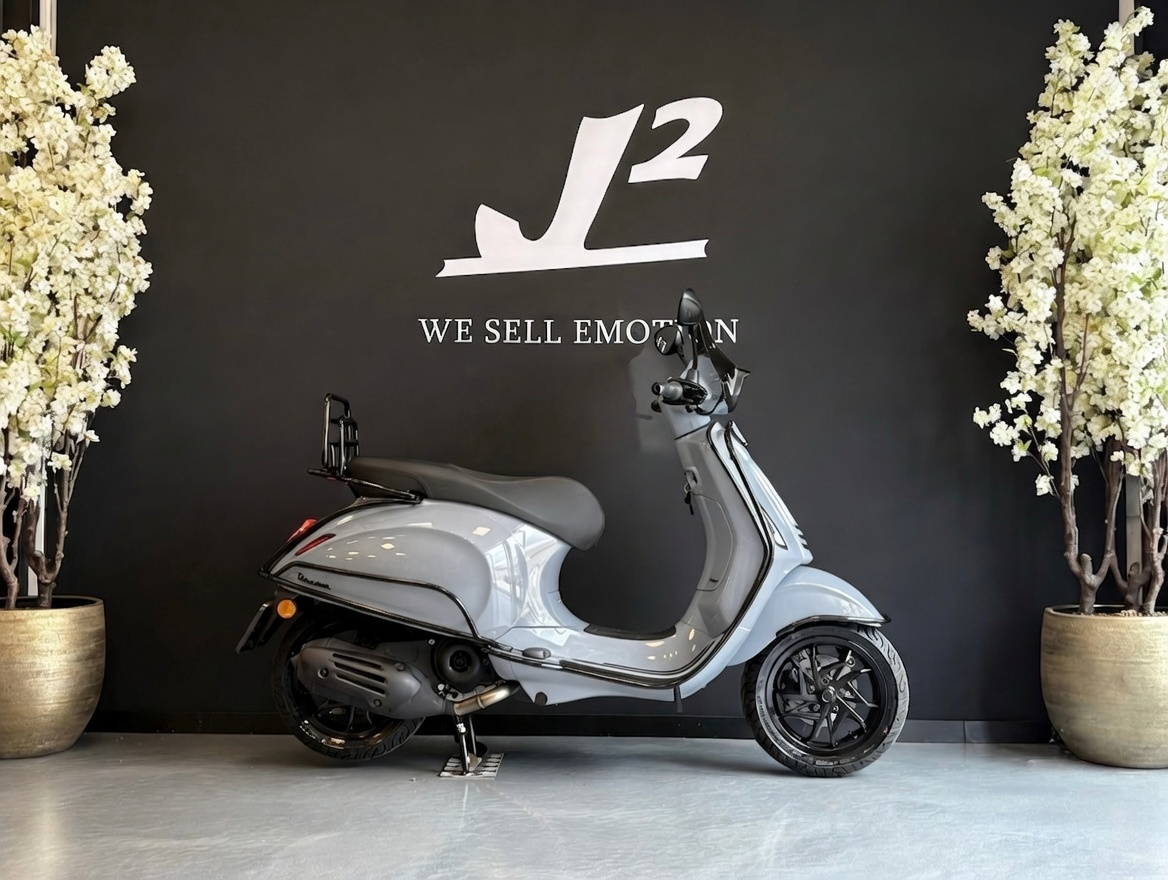 Vespa Sprint | Audi Nardo Grey
