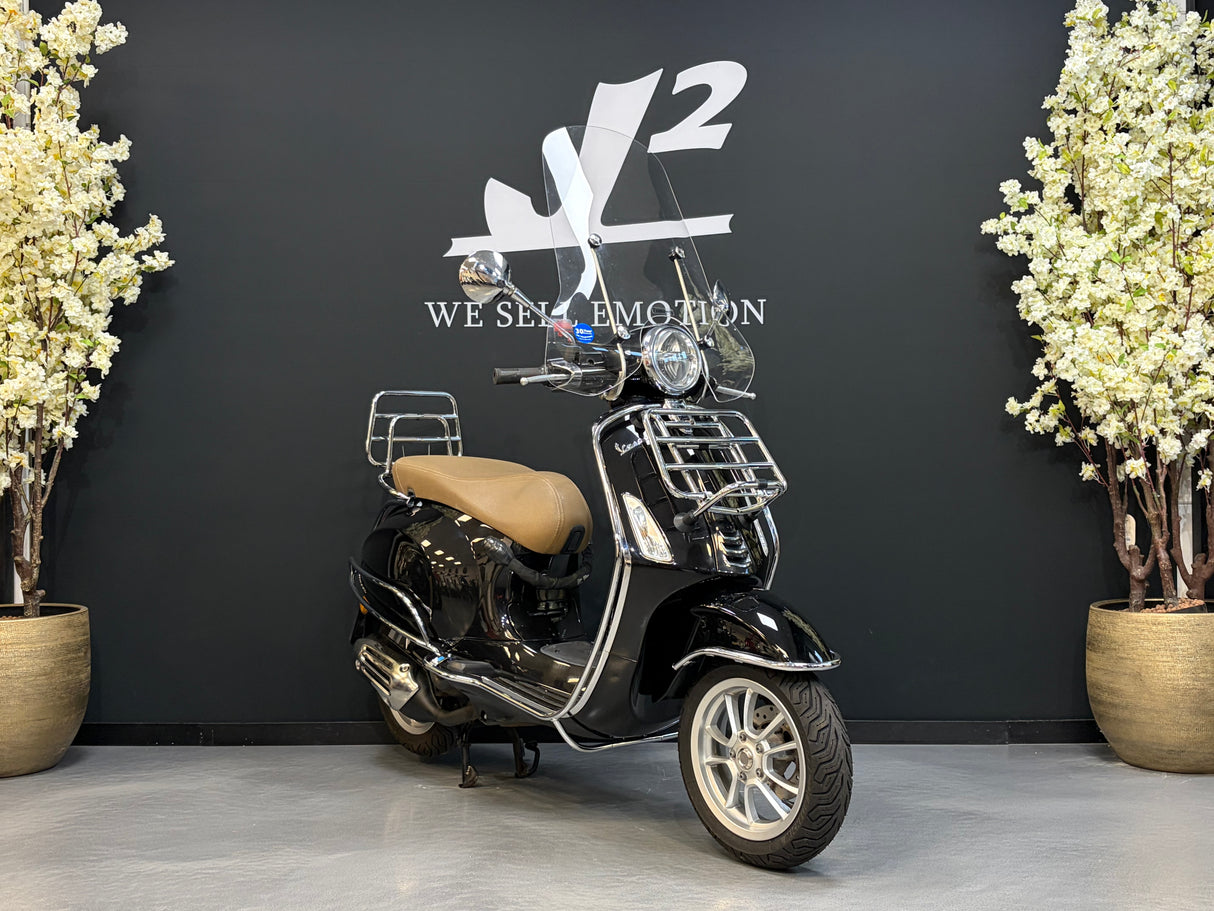 Vespa Primavera | Glans Zwart