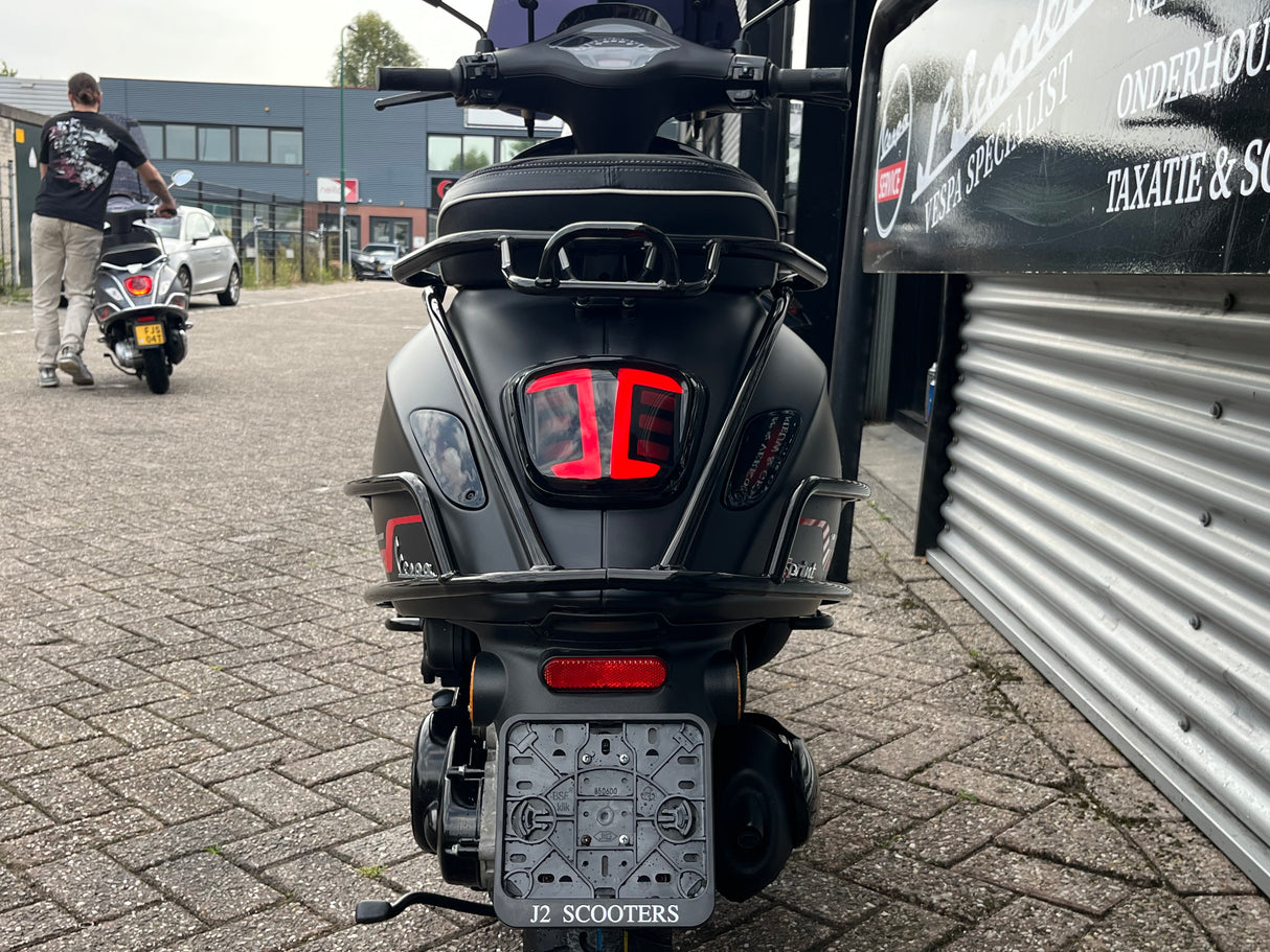 Vespa Sprint Mat Zwart Brom 2021 6048 km 1 eig