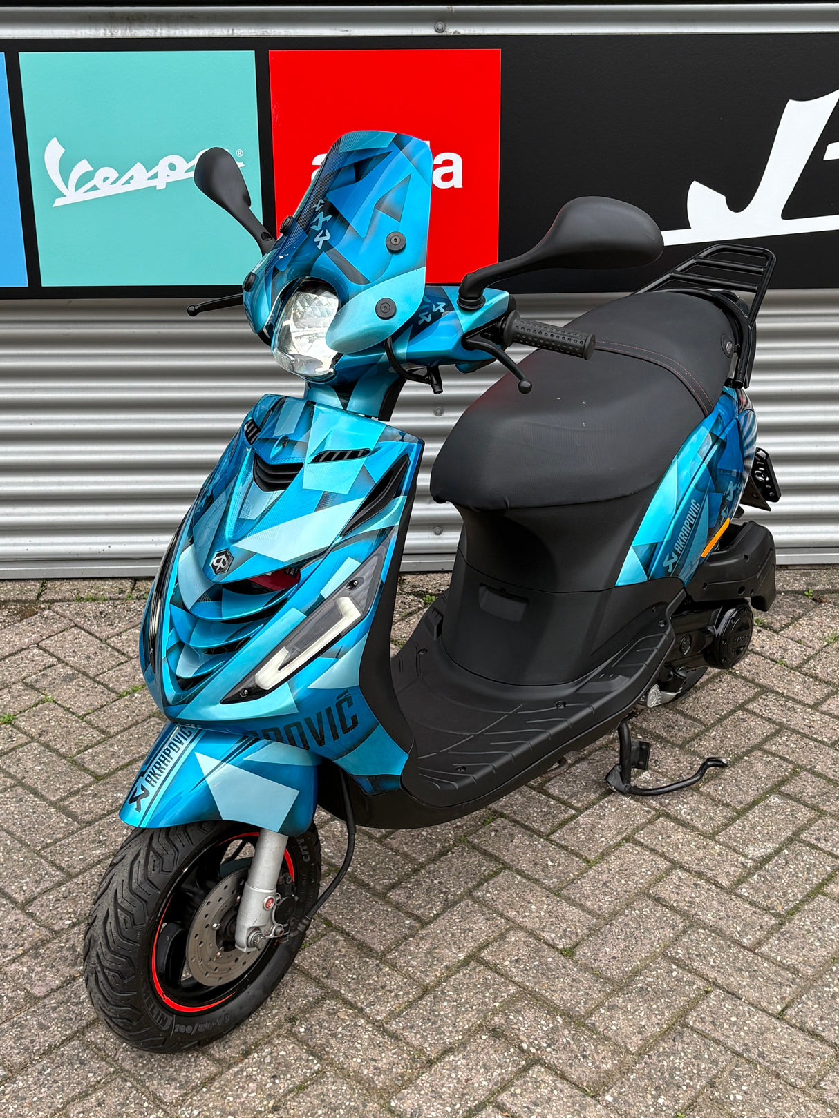 Piaggio Zip | Akrapovic Airbrush