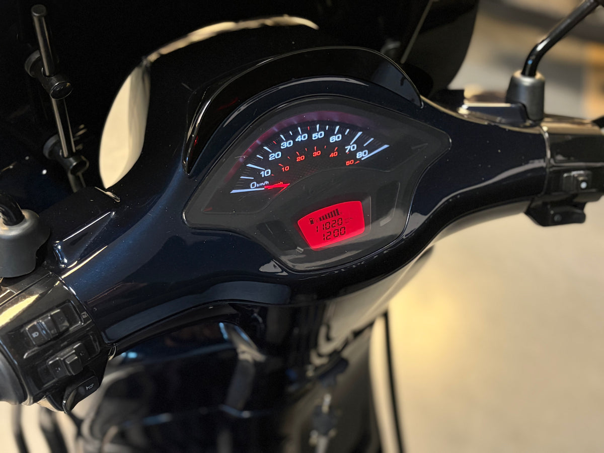 Vespa Sprint | Dark Midnight Blue