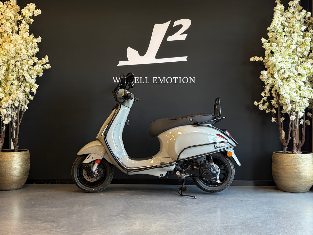 Vespa Sprint | Porsche Krijt Grijs