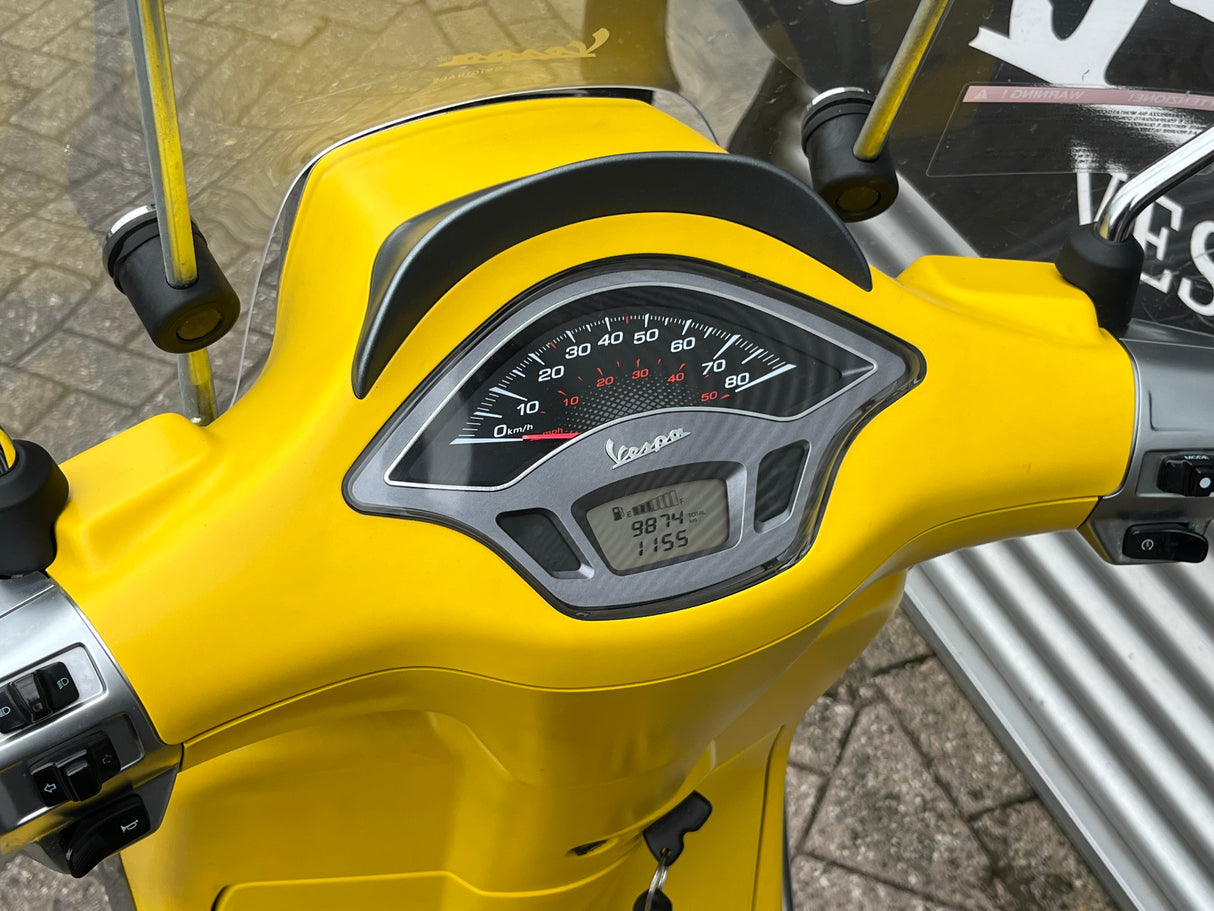 Vespa Sprint Mat Geel Brom 2018 9874 km 1 eig