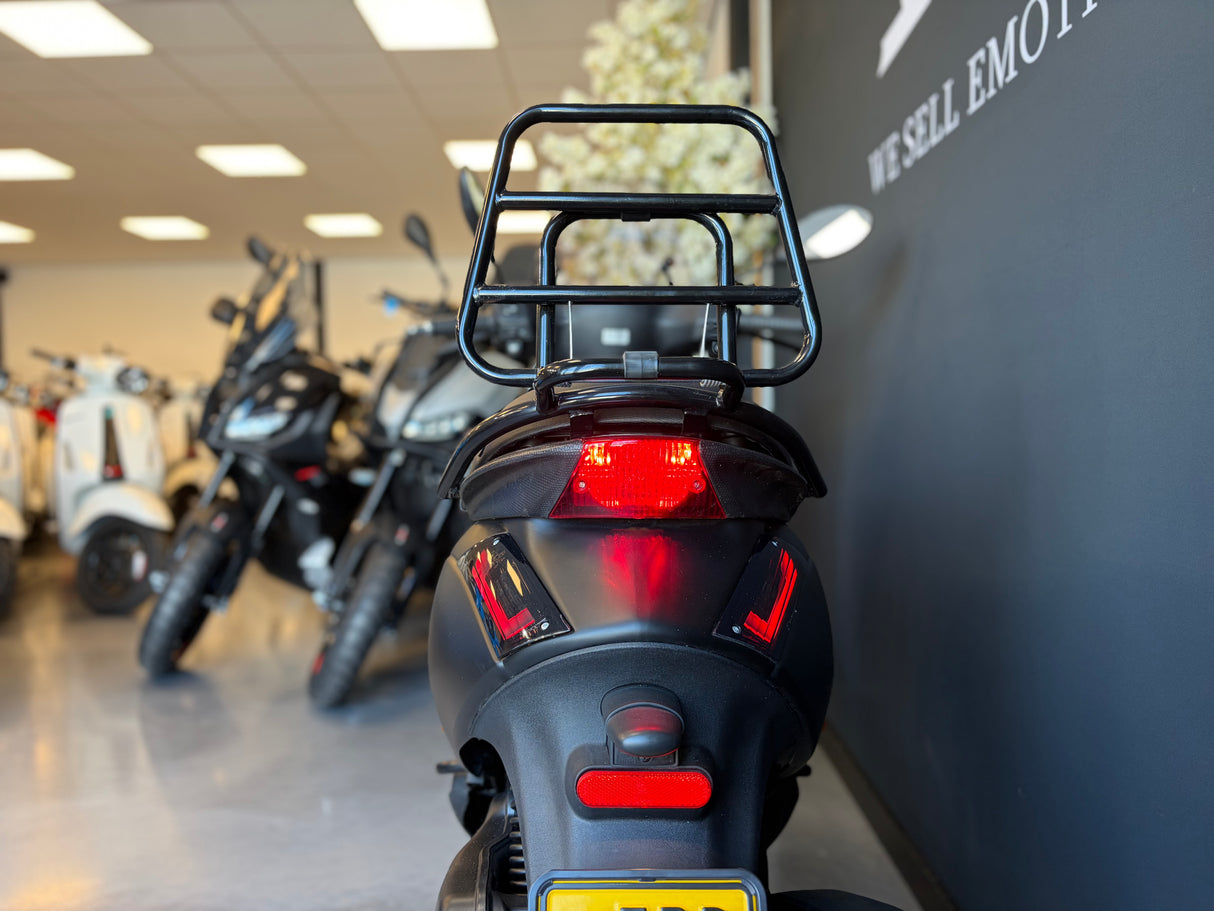 Piaggio Zip | Mat Zwart