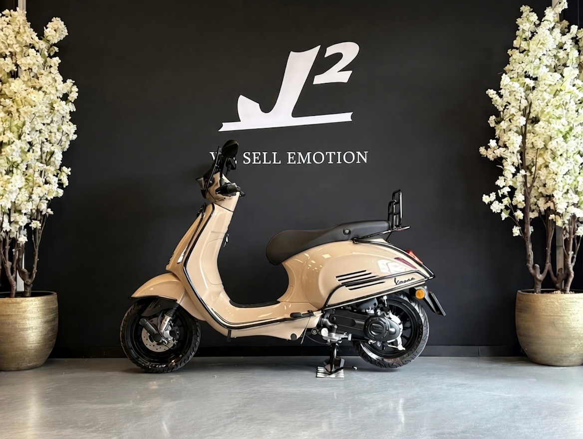 Vespa Sprint | Mocca Latte