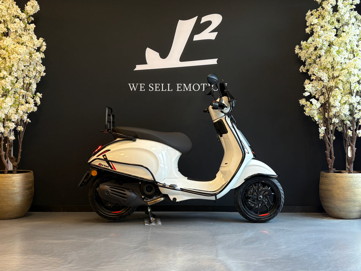Vespa Sprint | Bianco Innocente