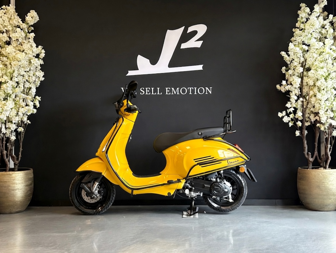 Vespa Sprint | Lamborghini Giallo Auge