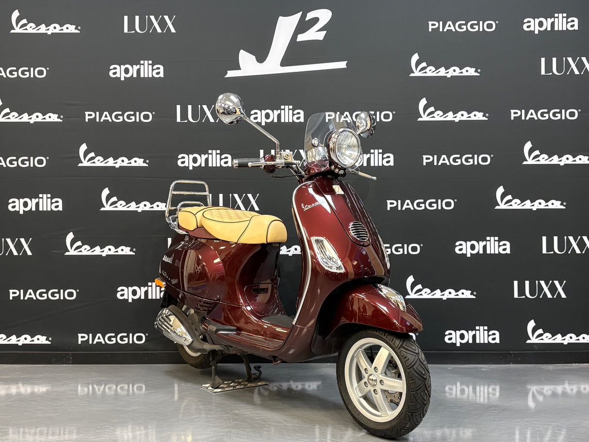 Vespa LXV | Candy Apple Red | 1 eig