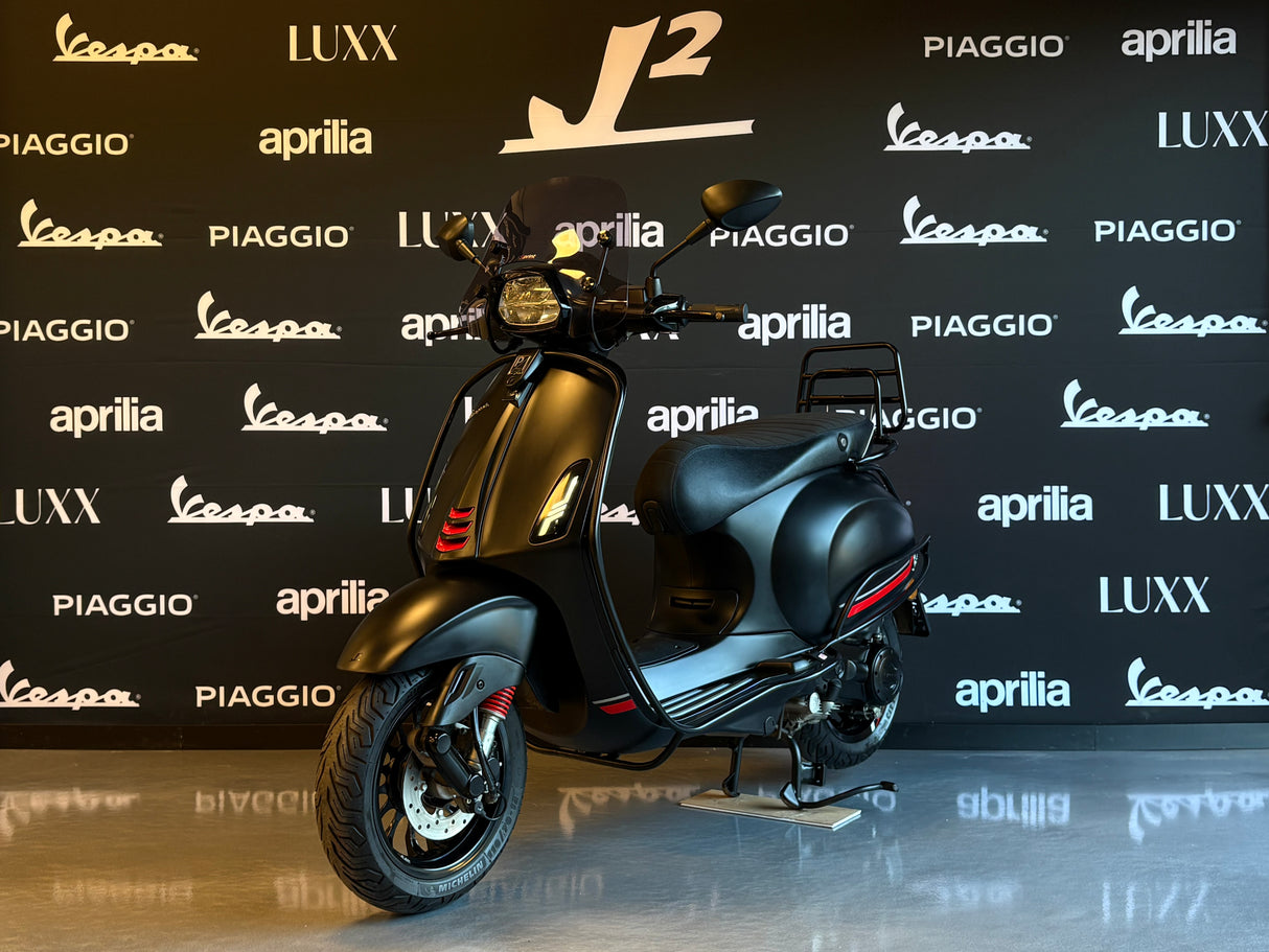 Vespa Sprint | Mat Zwart | 1 eig