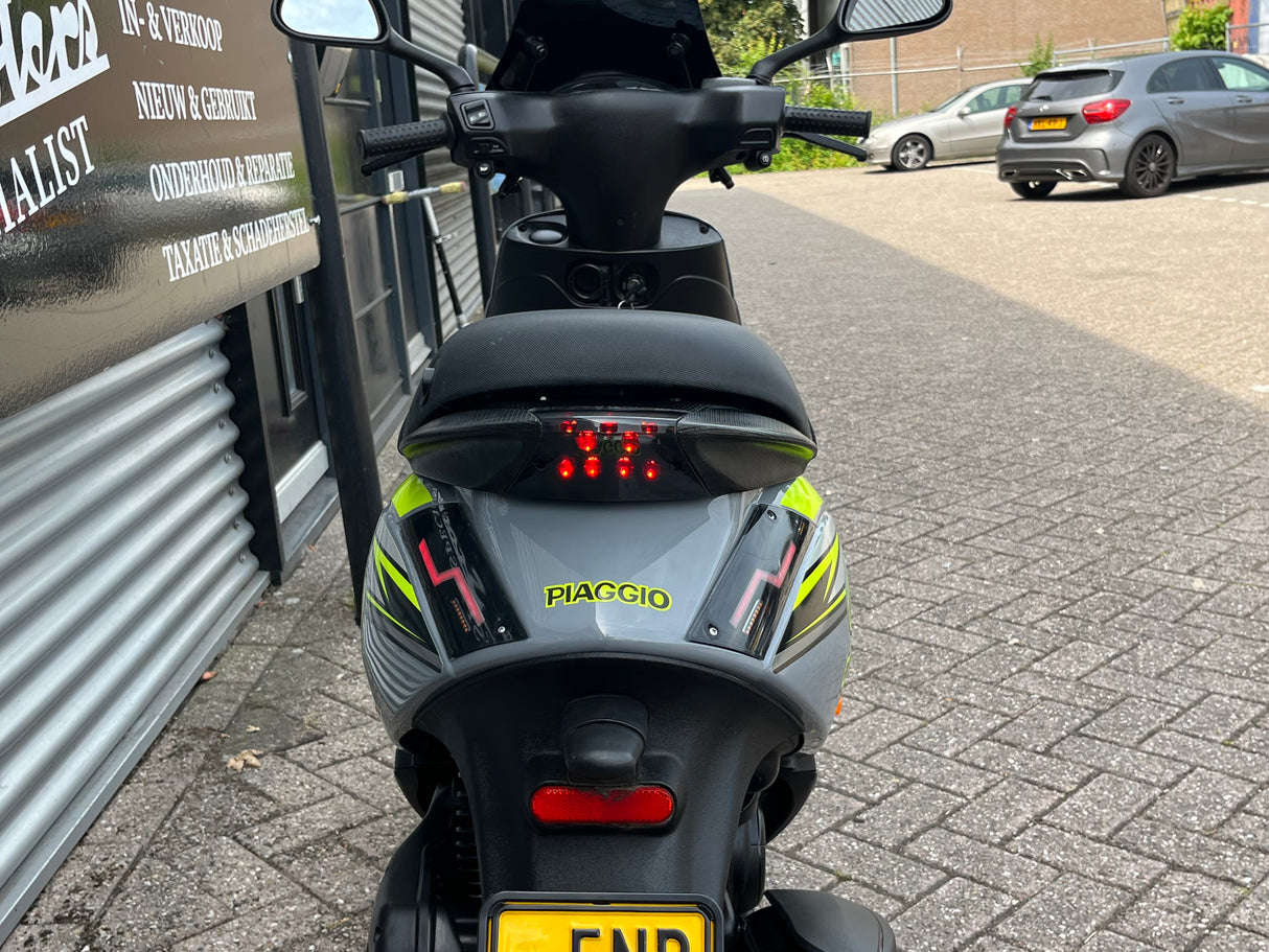 Piaggio Zip Nardo Grey Brom 2023 4000 km Full Option 1e eig