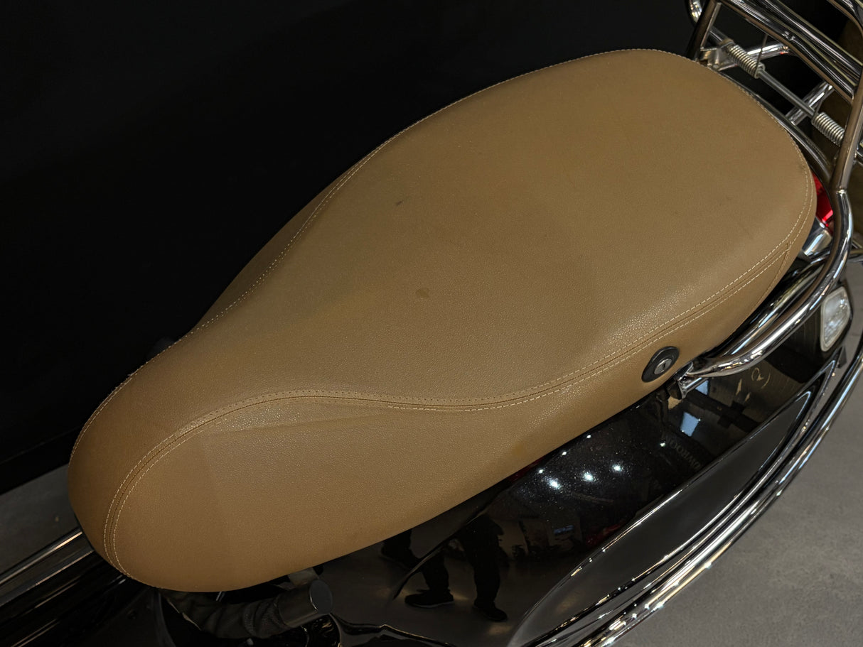 Vespa Primavera | Glans Zwart