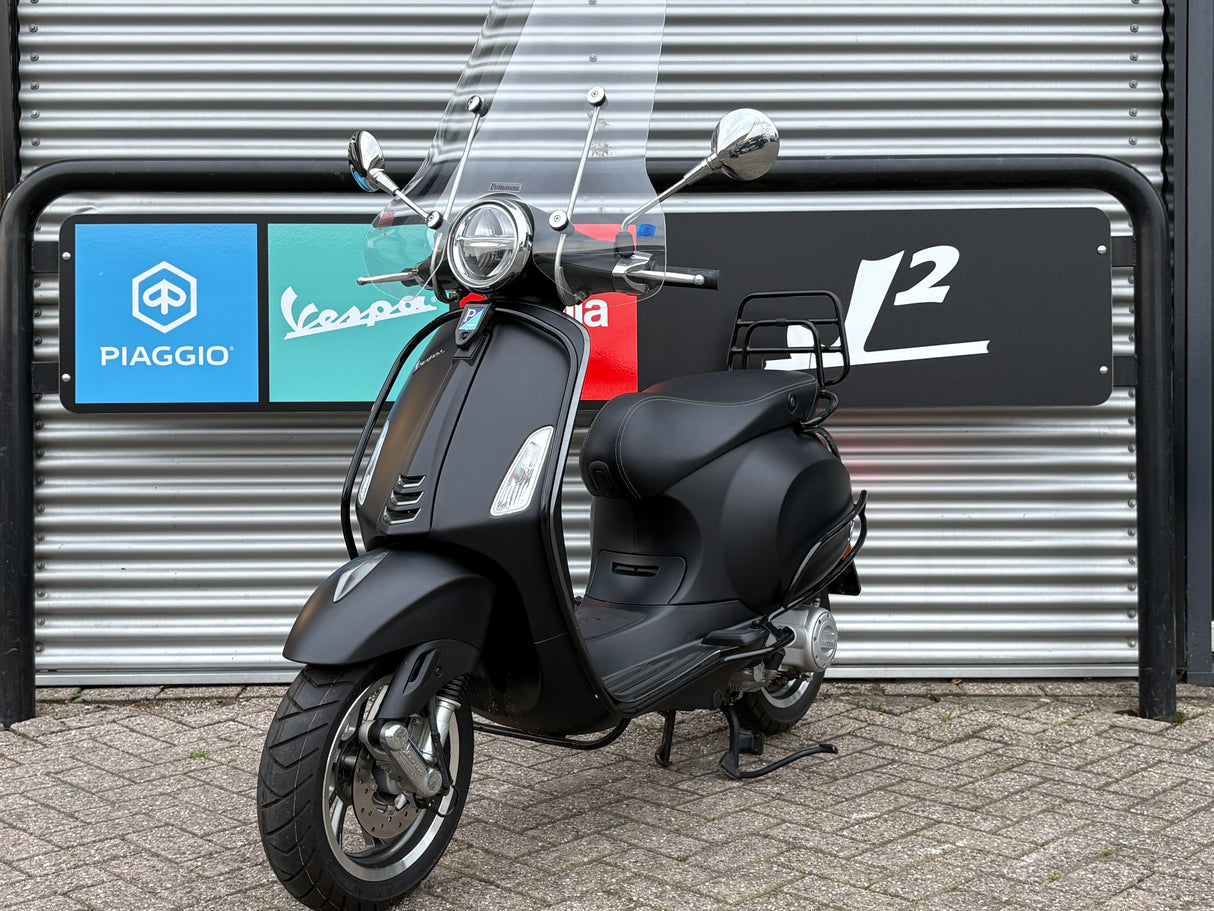 Vespa Primavera | Mat Zwart | 1 Eig