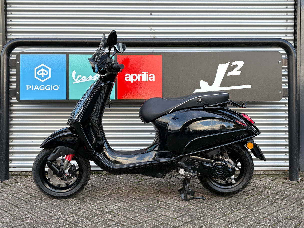 Vespa Sprint | Glans Zwart