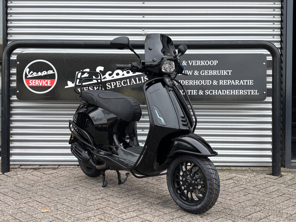 Vespa Sprint Black on Black Brom 2021 7389 km Full Option