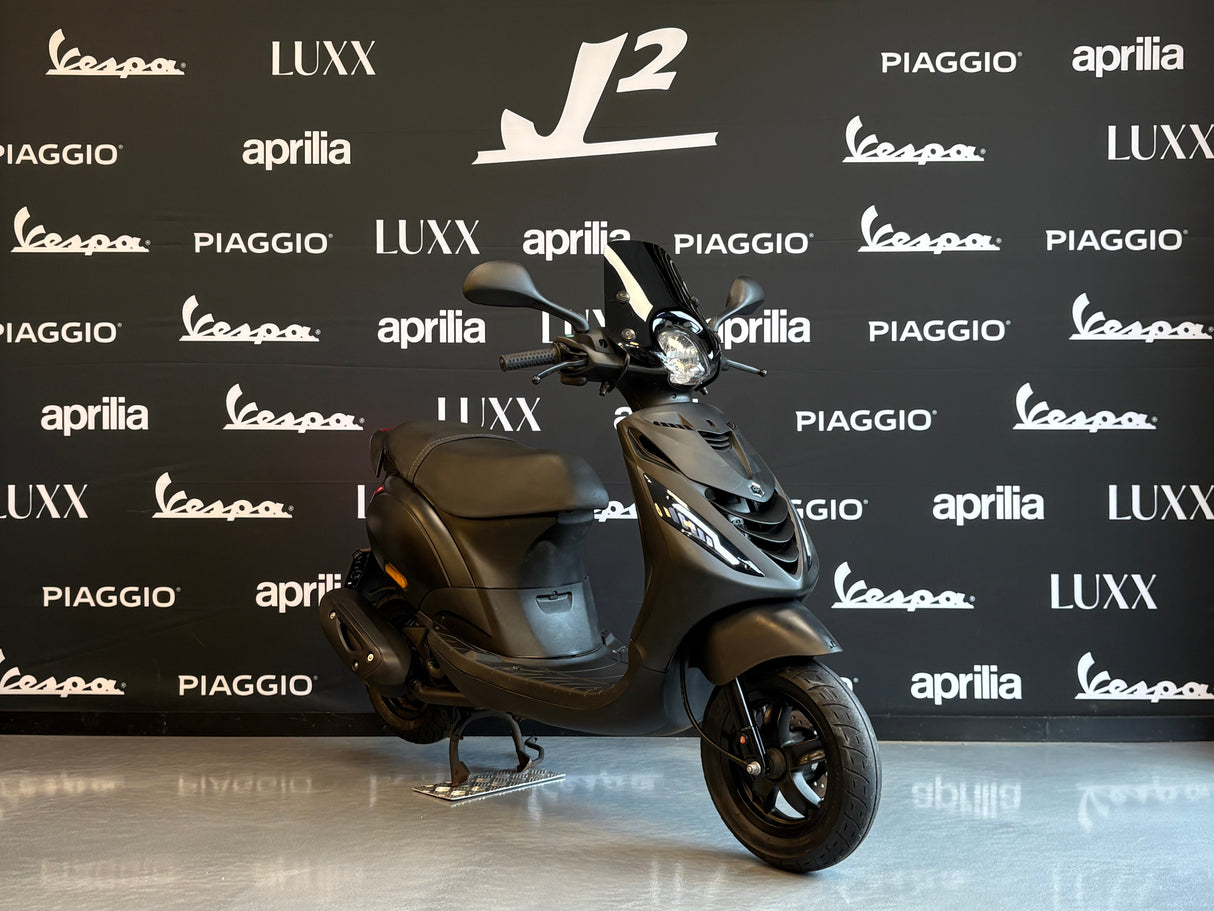 Piaggio Zip | Mat Zwart