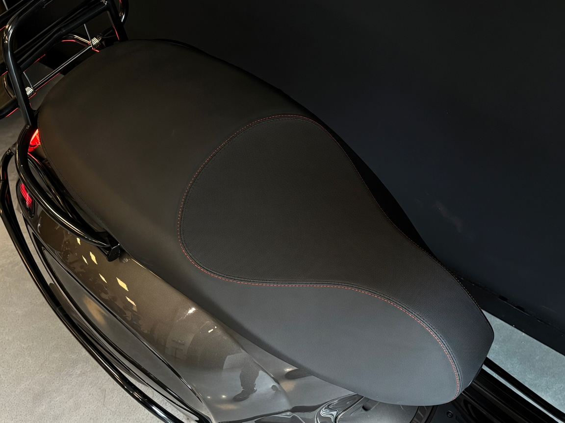 Vespa Sprint | Aston Martin Ceramic Gray