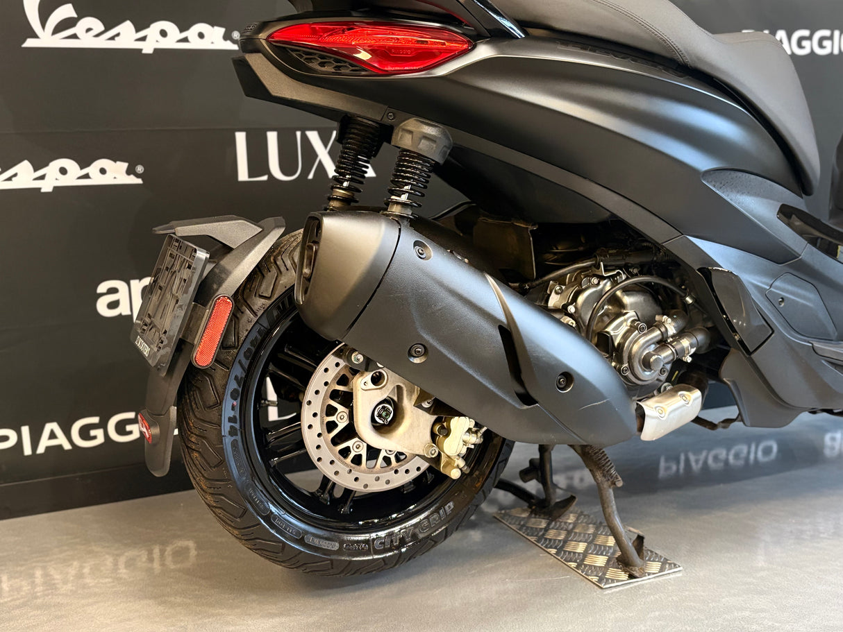 Piaggio Beverly | Mat Zwart | 1 Eig