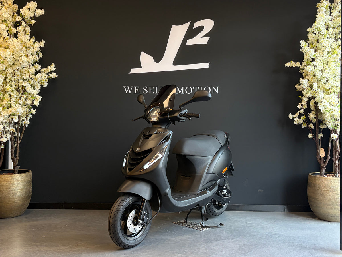 Piaggio Zip | Mat Zwart
