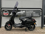 Vespa Sprint Black on Black Brom 2022 4499 km 1 eig
