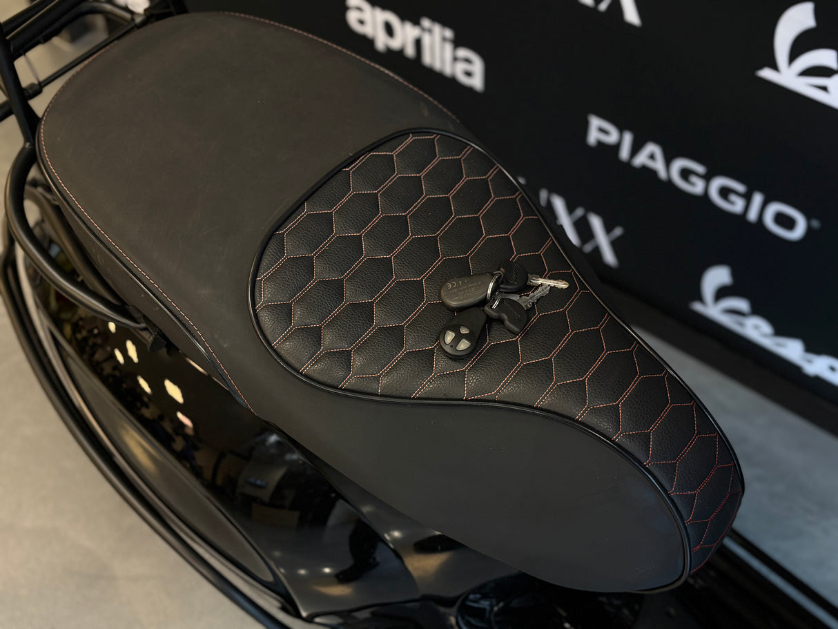 Vespa Sprint | Glans Zwart | 1e eig