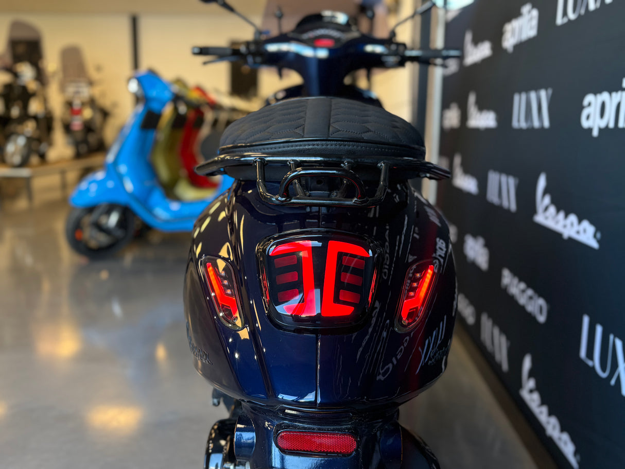 Vespa Sprint | Dark Midnight Blu | 1 eig