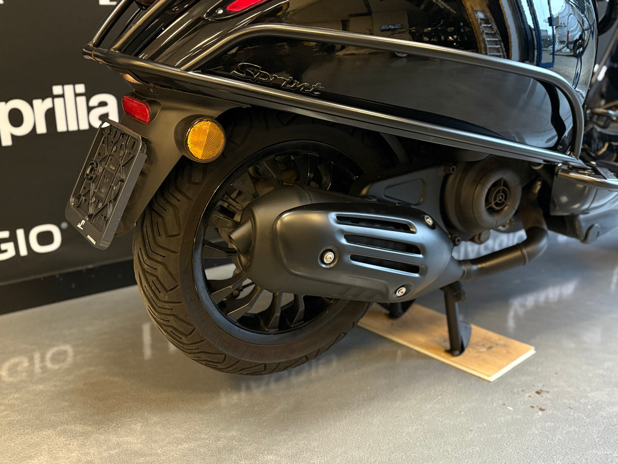 Vespa Sprint | Zwart | 1 eig