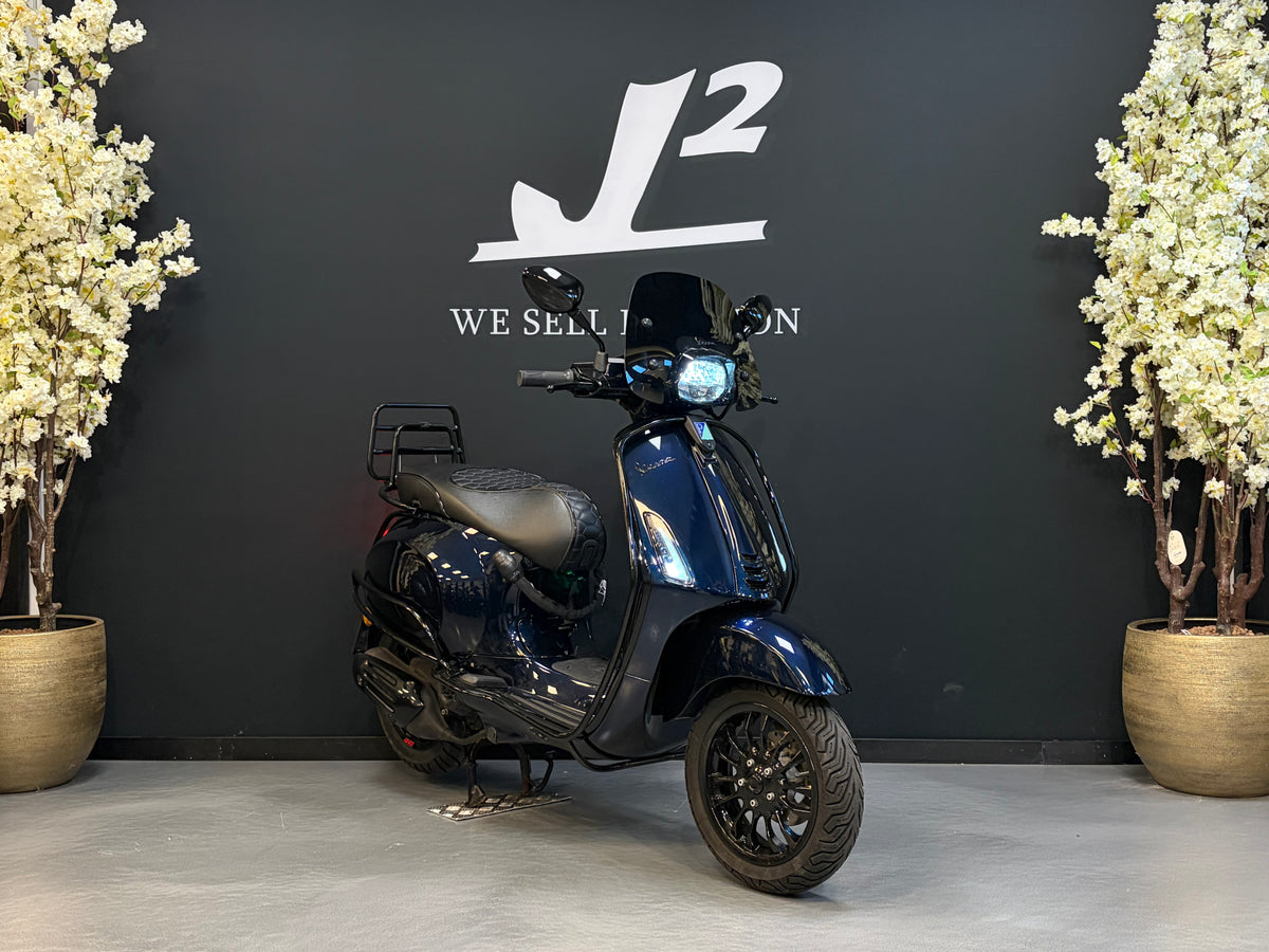 Vespa Sprint | Dark Midnight Blue