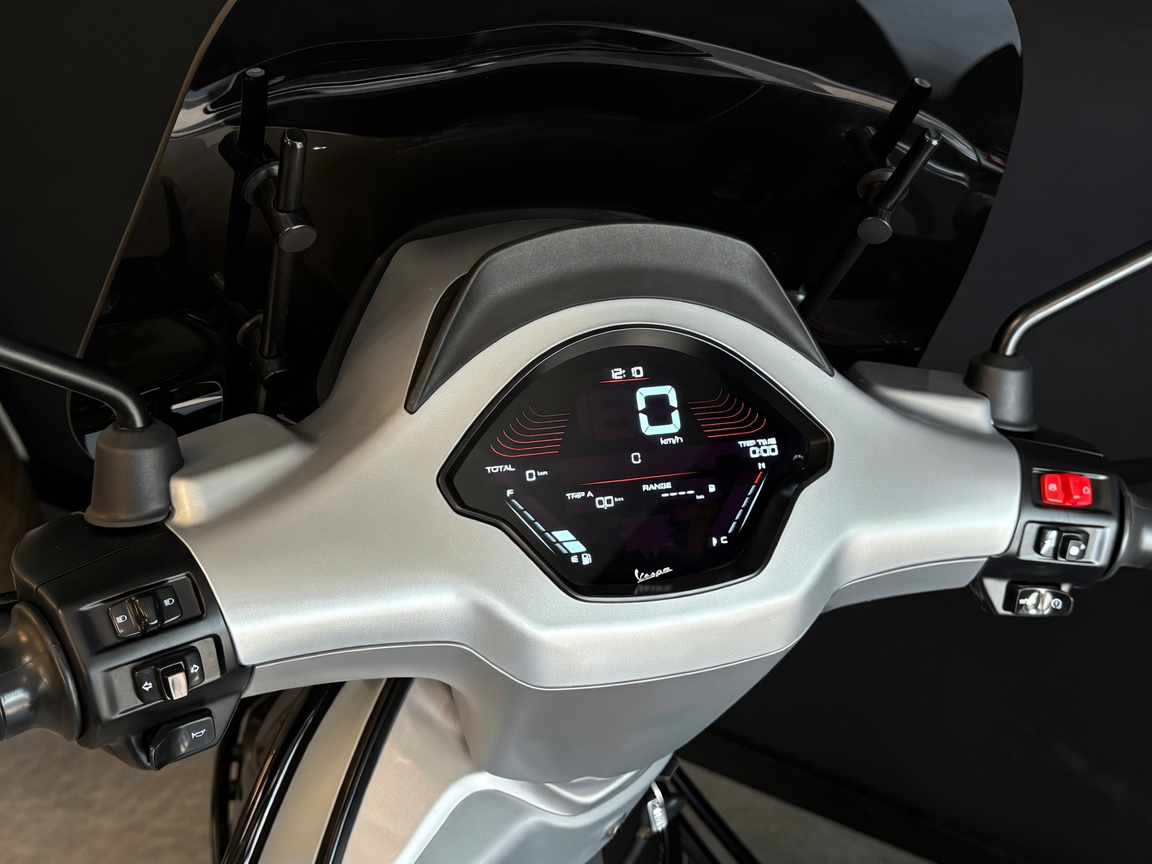 Vespa Sprint | Opaco Porsche GT Silver Metallic