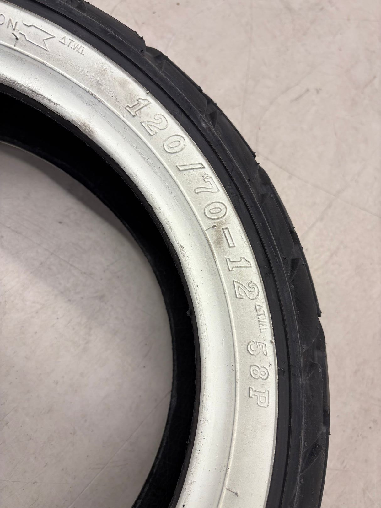 Whitewall banden CST Vespa Sprint voor + achter