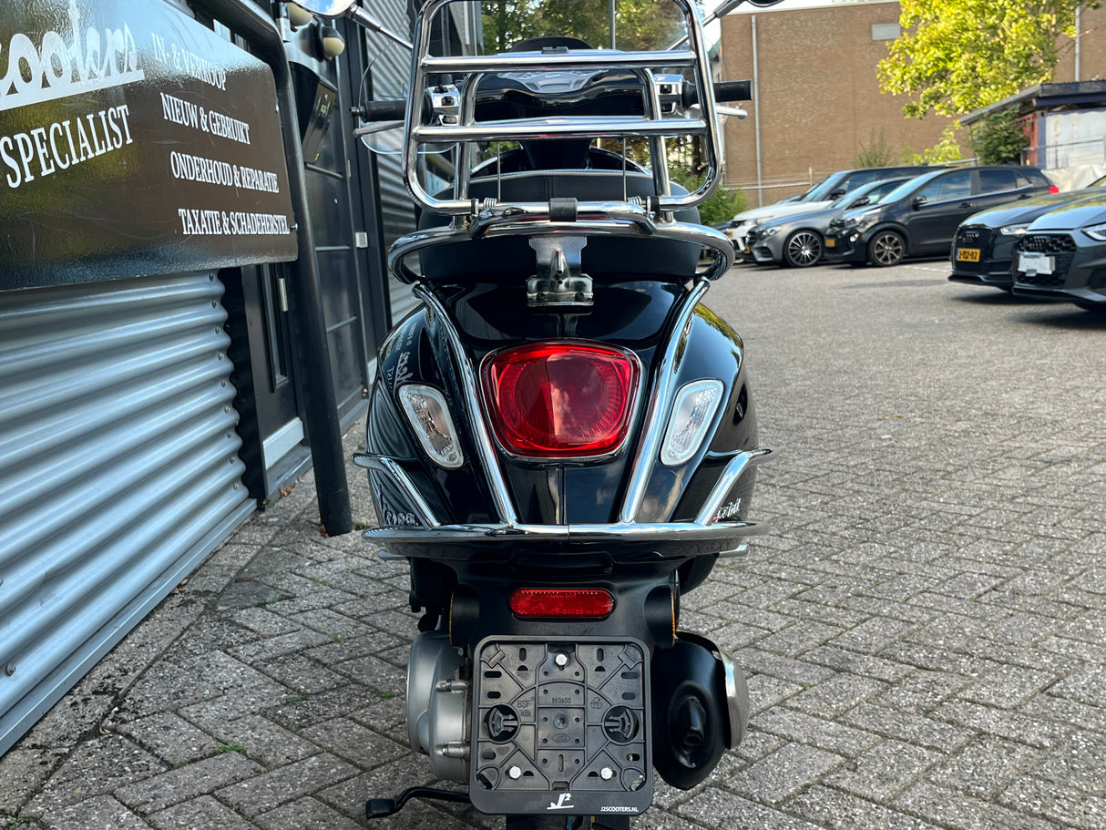 Vespa Sprint Glans Zwart Brom 2021 9000 km 1 eig GARANTIE