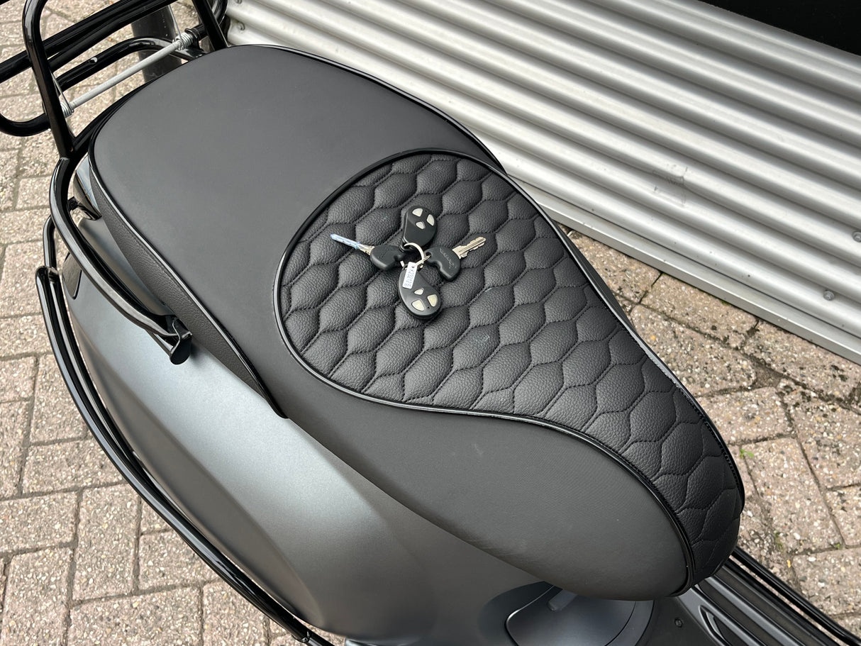 Vespa Sprint Mat Grijs Snor(scooter) 2018 11179 km 1 eig