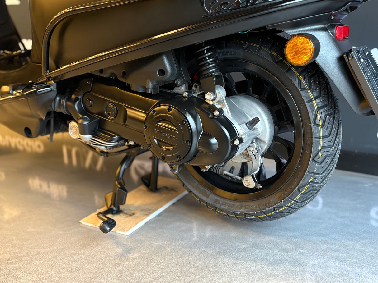 Vespa Sprint | Mat Zwart