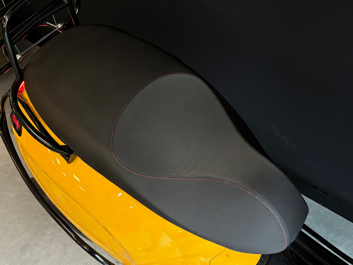 Vespa Sprint | Lamborghini Giallo Auge