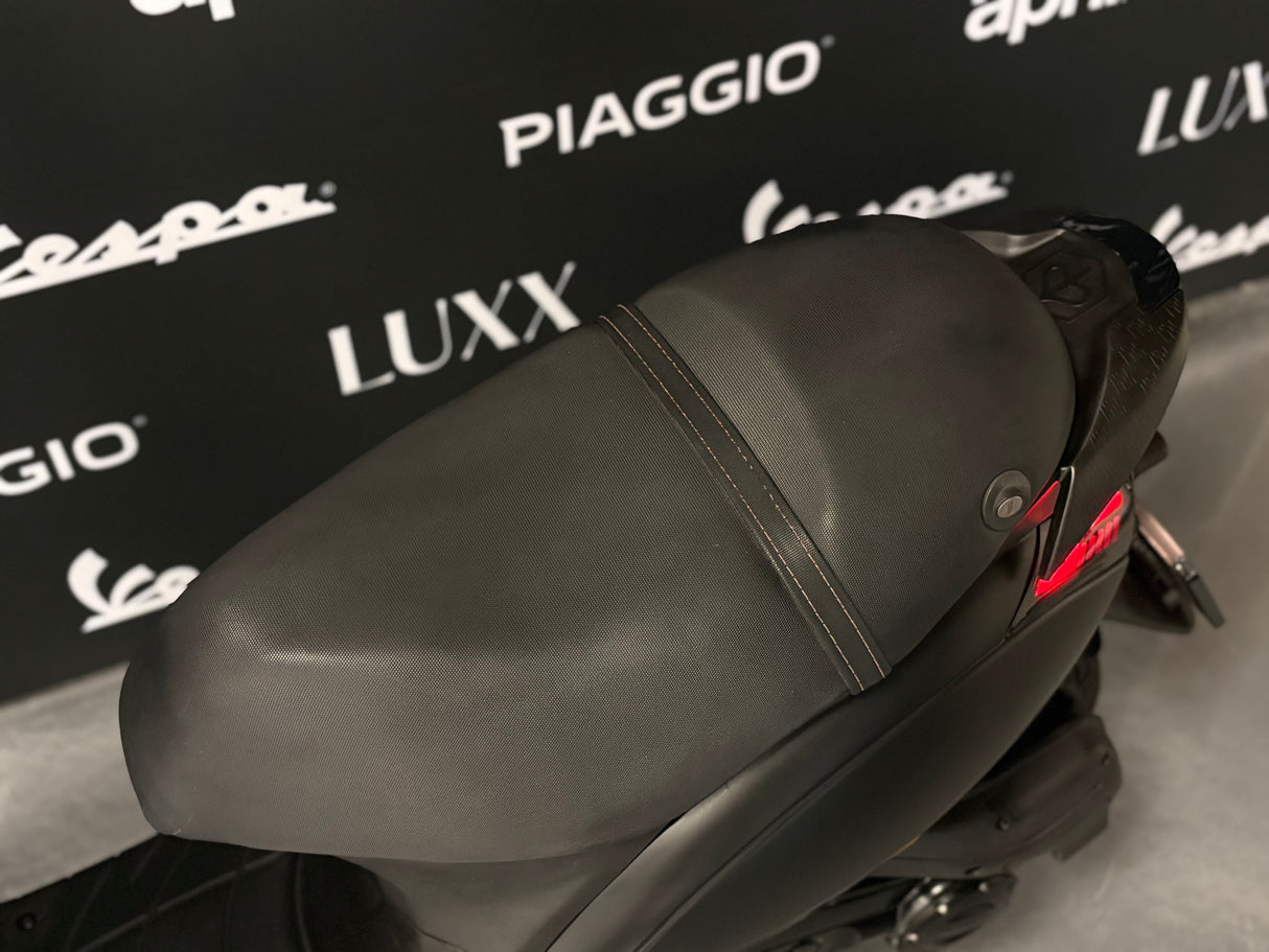 Piaggio Zip | Mat Zwart