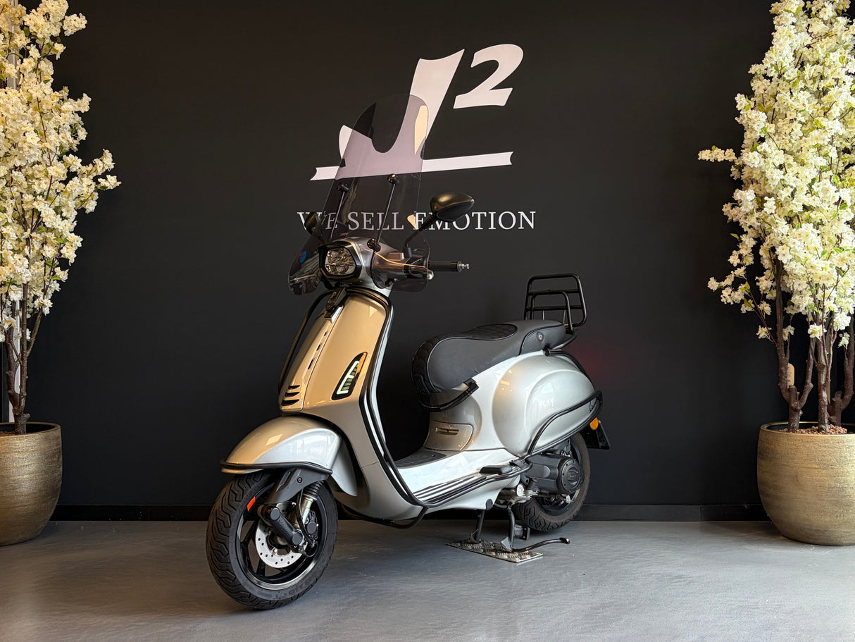 Vespa Sprint | White Gold