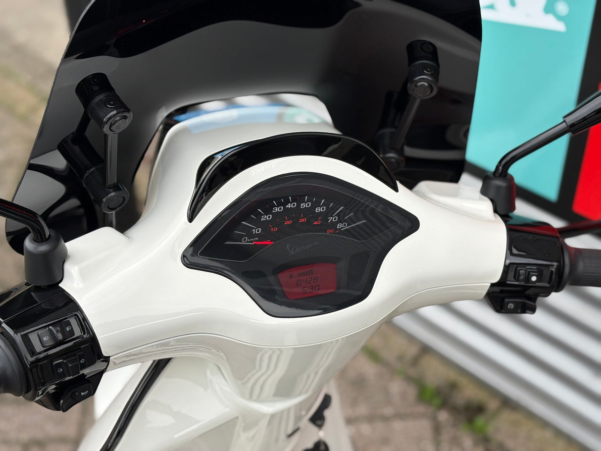 Vespa Sprint | Wit | 1 Eig