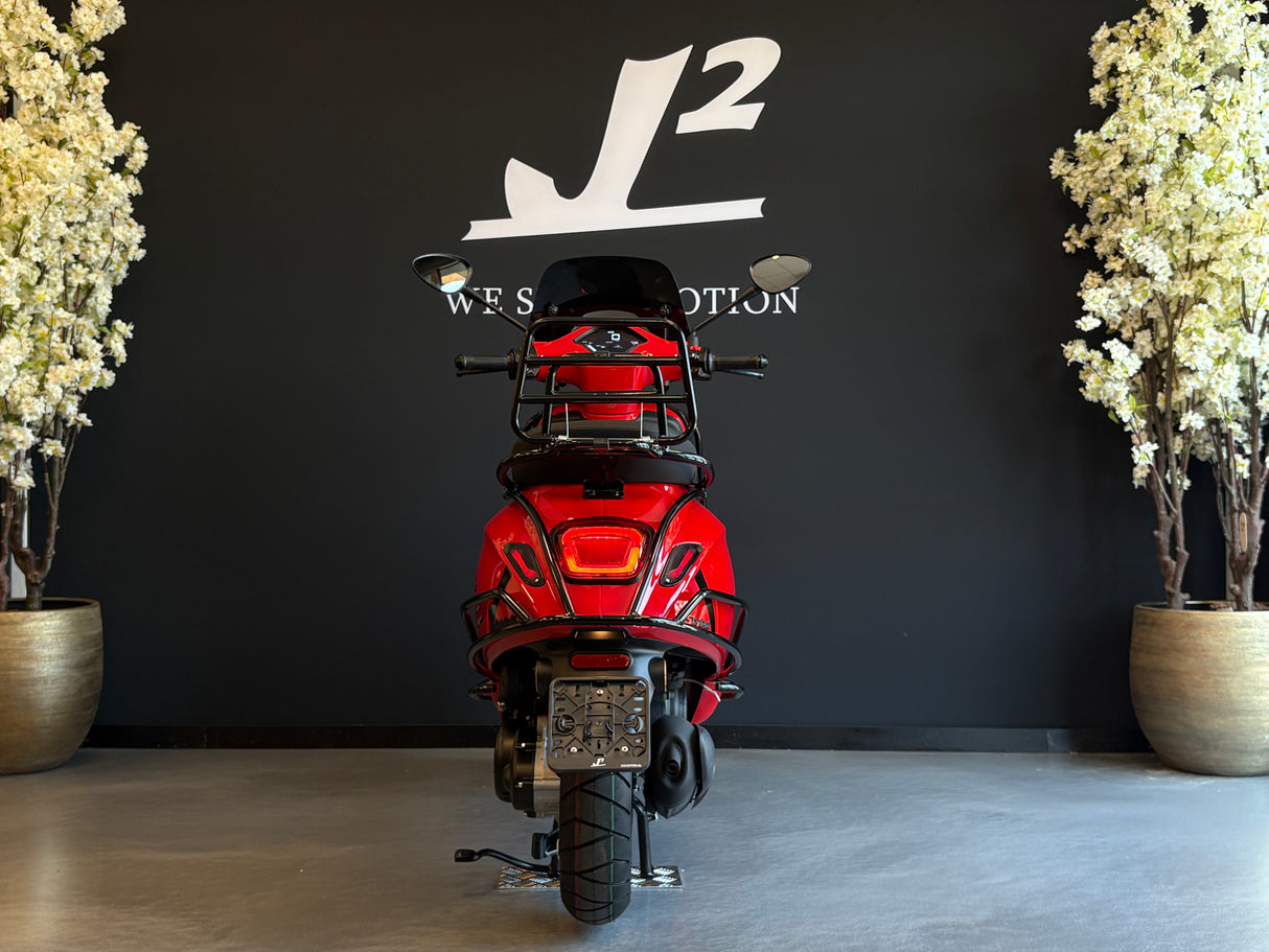 Vespa Sprint | Rosso Coraggioso